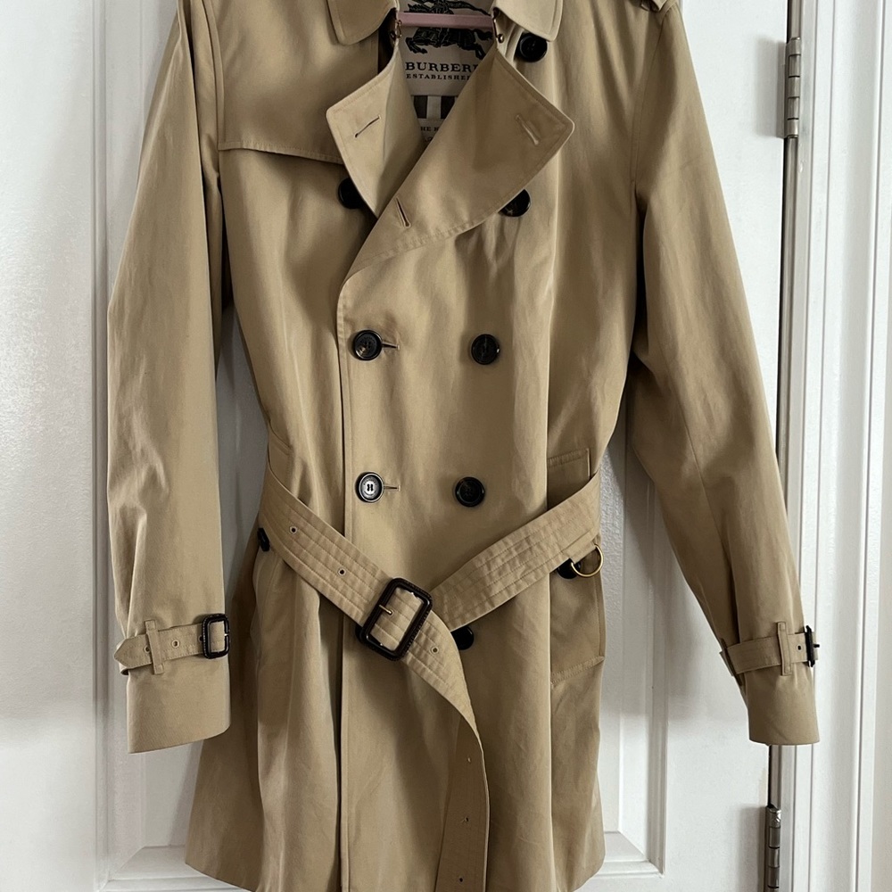 Burberry The Kensington Men’s Trench. Made in England.